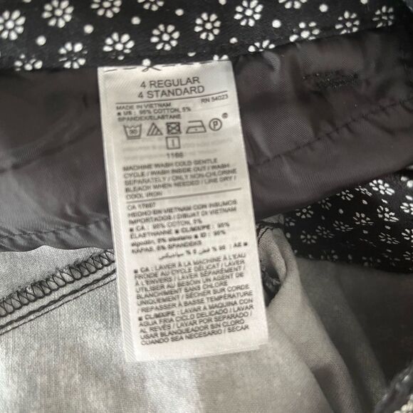 Old Navy black/white floral Pixie mid rise pants, size 4 Regular - Picture 7 of 7